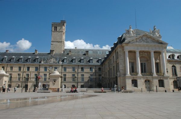 Sites Incontournables de Dijon: Musées, Tours et Plus